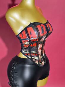 Slaydiva 2025 秋季新款万圣节生日派对宴会学院风学生日常休闲邮轮旅行病毒式街头服饰性感俱乐部 Y2K 朋克赛车字母印花铆钉撞色钩针短款上衣搭配紧身 PU 短裤侧镂空交叉带迷你短裤女款两件套 - 彩色 - 查看 10