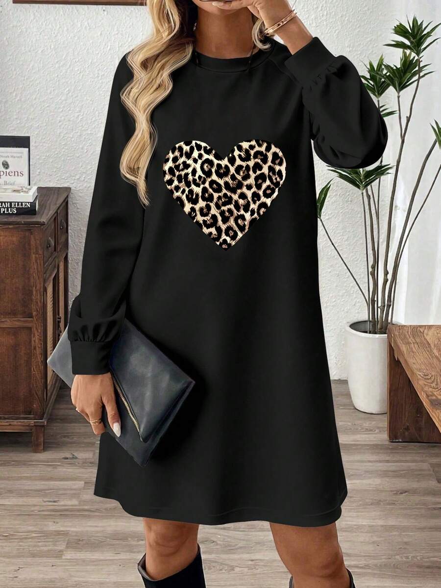 SHEIN LUNE 女士豹纹爱心图案圆领长袖休闲宽松连衣裙 - 白色 - 查看 1