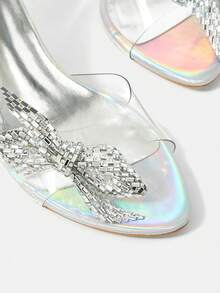Zapatos de tacón de aguja y punta estrecha para mujer con decoración de flor con diamantes de imitación para vestido de primavera y verano - Plateado - Ver 3