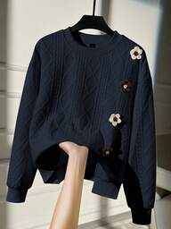 GlowEve 女士时尚纯色纹理装饰钩针 3D 花卉圆领落肩长袖开衩下摆宽松休闲运动衫