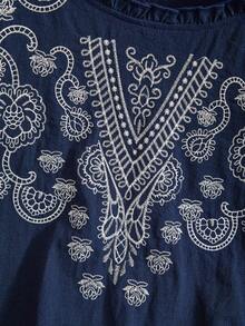 EMERY ROSE Blusa casual de manga larga con cuello redondo, volantes y bordado floral para mujer de talla grande - Azul Marino - Ver 4