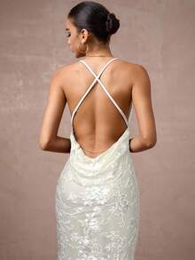 Lumalex 花卉3D丝绒吊带露背金属链装饰修身美人鱼连衣裙 - 杏色 - 查看 3