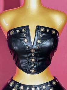 Slaydiva 2025 Thu Mới Halloween Sinh Nhật Tiệc Tiệc Phong Cách Đại Học Sinh Viên Hàng Ngày Thường Ngày Du Lịch Du Lịch Đường Phố Gợi Cảm Câu Lạc Bộ Y2K Punk Đua Xe Phong Cách Tối Lấy Cảm Hứng Từ Xe Máy Cổ Chữ V Ngắn Gọn Trang Trí Nhàu Nếp Gấp Áo Ôm Sát Kết Hợp Với Nhàu Nếp Gấp Quần Short Siêu Ngắn, Bộ 2 Món Da PU Màu Đen Dành Cho Nữ - màu đen - Xem 5