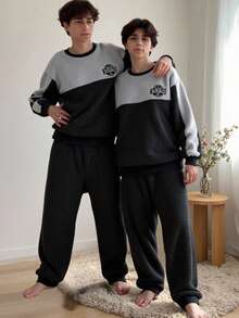 1 套青少年男童睡衣，休闲时尚高端浅灰色拼接深灰色精细字母刺绣设计，加厚毛绒面料圆领长袖上衣和长裤，秋冬家居服套装