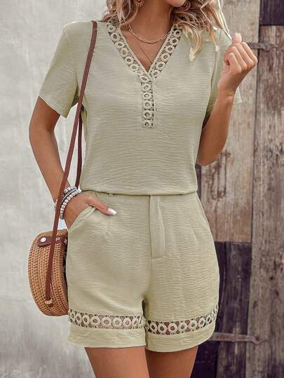 EMERY ROSE Conjunto de dos piezas de camisa de manga corta con parches de encaje y shorts para damas