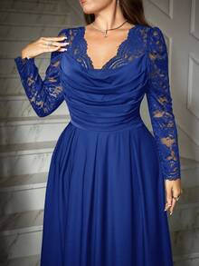 Ellevyn 大码优雅派对纯色蕾丝拼接连衣裙 - 寶藍色 - 查看 2