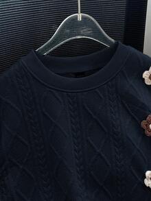 GlowEve 女士时尚纯色纹理装饰钩针 3D 花卉圆领落肩长袖开衩下摆宽松休闲运动衫 - 藏蓝色 - 查看 3