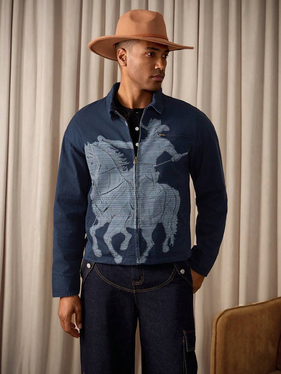 RivetRise Jaqueta Denim de Manga Longa Oversized com Estampa Digital Azul Lavada Premium, Estilo Americano Vintage para Passeio, Trabalho e Cowboy - Azul - Visão 1