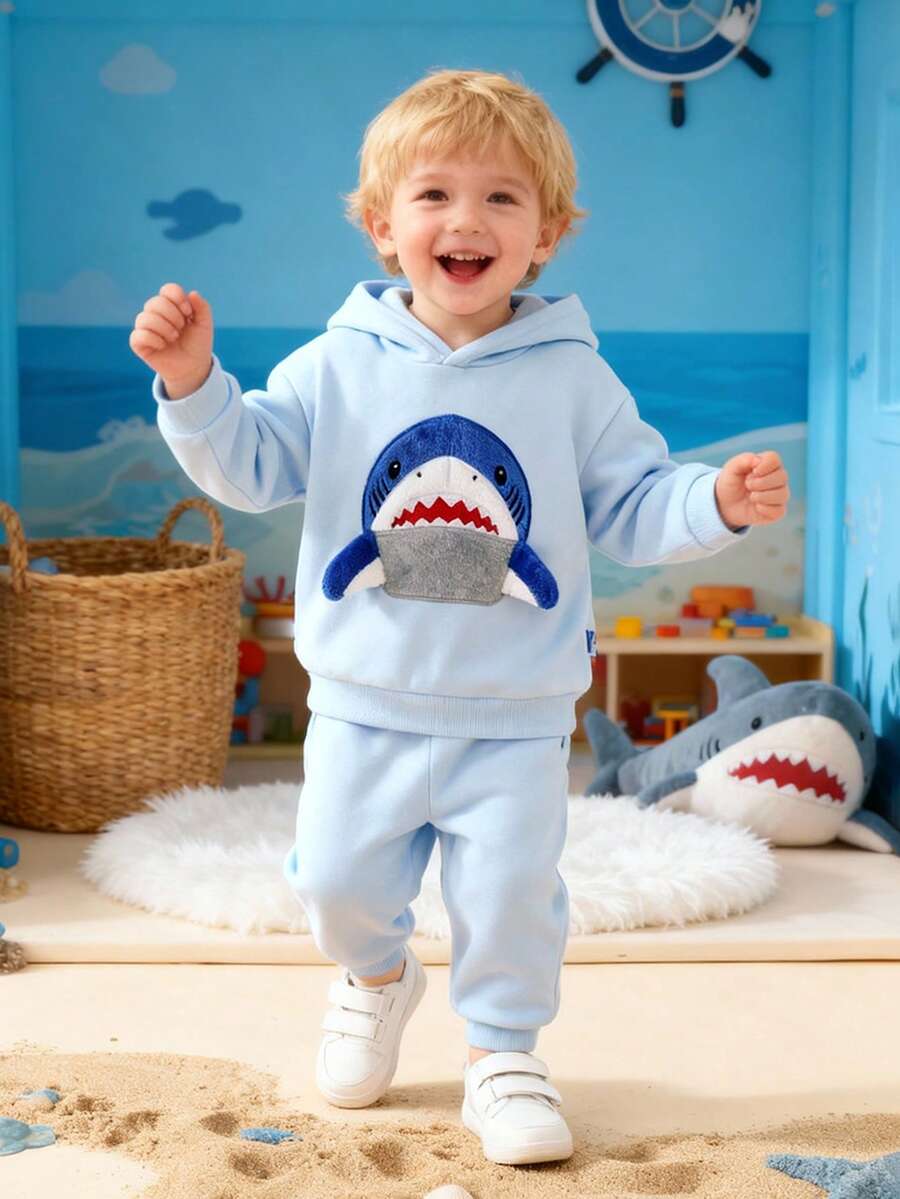 SHEIN Playful Pals 男童3D鲨鱼刺绣图案长袖卫衣裤套装，返校季服装 - 淺藍色 - 查看 1