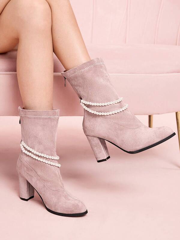 CUCCOO DOLLMOD Botas de tacón alto con tira de perlas falsas de punta redonda y elegante de gamuza sintética para mujer, botas de media pantorrilla con tacón grueso antideslizante para otoño/invierno