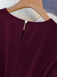 Franclia 优雅法式高端度假通勤百搭圆领短袖弹力腰身珍珠纽扣装饰舒适柔软无弹杏色女士中长连衣裙，春夏款 - Bold Plum - 查看 3