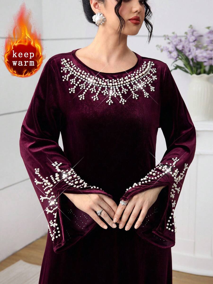 Al Najma Elegante vestido de terciopelo con cuello de barco, mangas acampanadas y cuentas, color vino tinto, para mujer, otoño/invierno - Burdeos - View 1