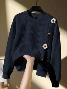 GlowEve 女士时尚纯色纹理装饰钩针 3D 花卉圆领落肩长袖开衩下摆宽松休闲运动衫 - 藏蓝色 - 查看 8