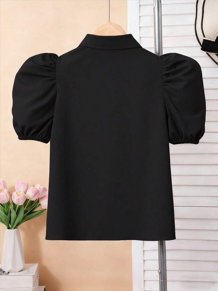 SHEIN بلوزة بيضاء أنيقة منسوجة للفتيات المراهقات مع أكمام منتفخة، فيونكة قابلة للإزالة، متعددة الاستخدامات للتنقل، تناسب التنانير وبنطلونات الساق الواسعة والضيقة والشورتات، مناسبة للعودة إلى المدرسة والاستخدام اليومي - الأسود - مشاهدة 2