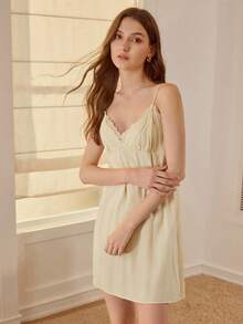 MOTF PREMIUM BỘ ĐẦM CAMI REN TƯƠI TƯƠNG PHẢN & ÁO NGỦ TAY LỒNG - Màu vàng - Xem 4