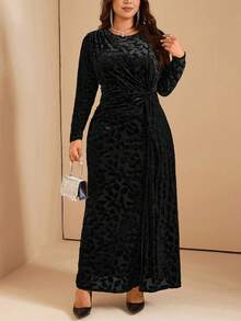 Comfylo Vestido ajustado de terciopelo con detalle retorcido en la cintura para tallas grandes - Negro - Ver 10