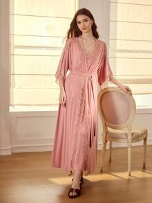 MOTF PREMIUM 对比色蕾丝腰带睡袍和吊带裙睡衣套装