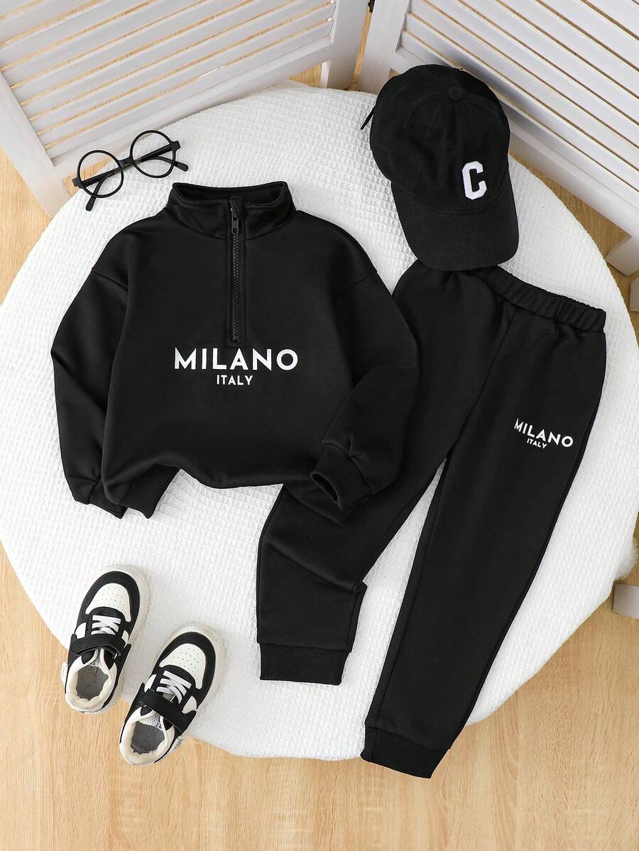 新款男童套装,黑色拉链长袖上衣,白色字母印花,搭配纯色运动裤,休闲时尚。适合春秋季学校活动、日常外出,也可作为冬季卫衣套装穿着。 - 黑色 - 查看 1