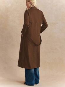 Écloséra Casaco trench coat feminino de manga comprida, estilo retrô francês, com listras azul-marinho, lapela ajustada, tecido original, fechamento na cintura com cinto, bolsos laterais e estampa de borboletas em listras contrastantes. Ideal para outono/inverno. - Castanho Café - Ver 2