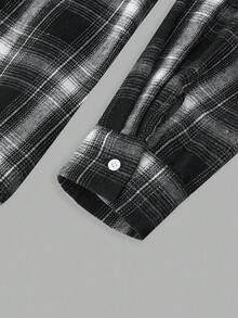 Modmama Conjunto de maternidad de 3 piezas: Camisa de manga larga a cuadros en negro y blanco, Top de camiseta blanca corta, Pantalones cortos de ciclismo, para salidas casuales en otoño - Blanco y Negro - Ver 12