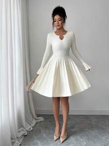 SHEIN Elenzya 女式 V 领镂空喇叭袖褶腰修身 A 字针织连衣裙，秋冬 - 米色 - 查看 3