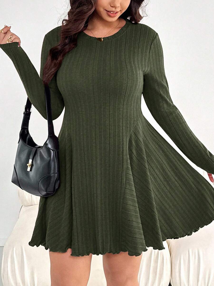 SHEIN Essnce 大码女装秋冬时尚休闲宽松舒适日常保暖磨毛腋下腰部长袖酒绿色短款连衣裙,秋季穿搭,曲线连衣裙,简约风格,新年女装,圣诞连衣裙 - 軍綠色 - 查看 1