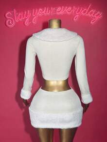 Slaydiva 2025 秋季新款万圣节生日派对宴会学院风学生日常休闲邮轮旅行病毒式街头服饰性感俱乐部 V 领长袖人造毛皮拼接夹克和下摆拼接人造毛皮迷你裙两件套，杏色绒面革，秋冬女装 - 杏色 - 查看 2