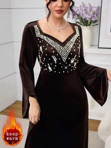 Al Najma 优雅巧克力棕色缀饰珍珠泡泡心形领喇叭袖丝绒女式连衣裙，秋冬款 - 棕色 - 查看 4