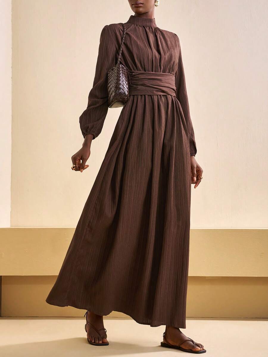 Zivah 2025秋冬新年、情人节、派对、宴会、约会、生日派对、学院风、学生装、日常出行、百搭基础款、休闲、邮轮旅行、爆款、优雅、通勤、商务休闲、极简主义、性感夜店风、立领长袖、褶皱、收腰A字裙、腰带、深棕色竖条纹纹理面料、正式礼服、派对长裙、女士连衣裙 - 鏽棕色 - 查看 1