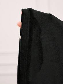 Al Najma 大码女士优雅阿拉伯风格V领连衣裙，袖口饰有精美装饰 - 黑色 - 查看 9