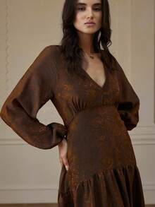 Aveloria European & American Style Autumn/Winter New Coffee Color Fashionable Versatile Textured Jacquard V-Neck Waist Gathered Long Sleeve Dress