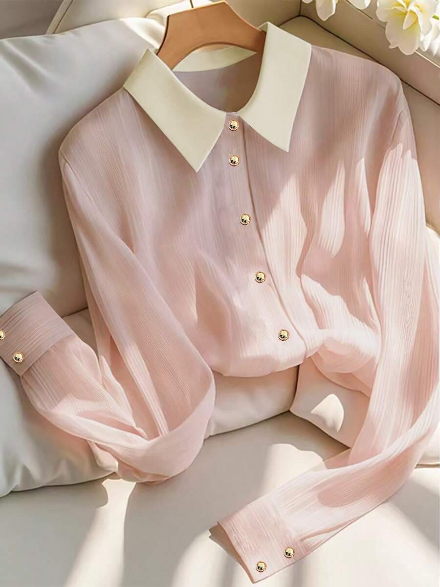 Franclia Élégante blouse rose pour femmes avec col boutonné, manches longues et boutons dorés en tissu météore, pour le printemps/automne