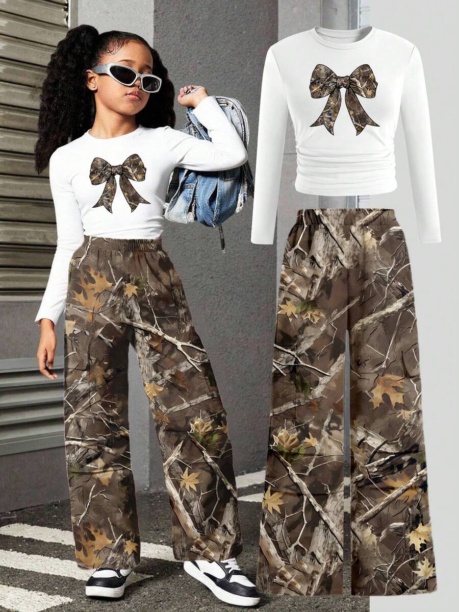 SHEIN ChillGRL 2 件套：迷彩裤和蝴蝶结印花长袖上衣，女孩休闲装 - 彩色 - 查看 1