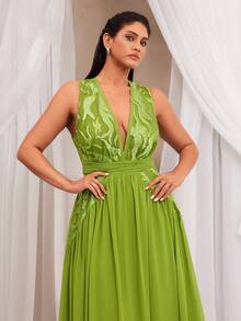 VOLUPTÉ CURVE Vestido de talla grande para el Día de San Valentín, primavera/verano, nueva llegada. Elegante vestido largo de diosa francesa con encaje verde, parches y decoración de lentejuelas, escote en V profundo, sin mangas. Vestido maxi con pliegues en el bajo, ajustado, recomendado para fiestas, cumpleaños y bodas. - Verde - Ver 5