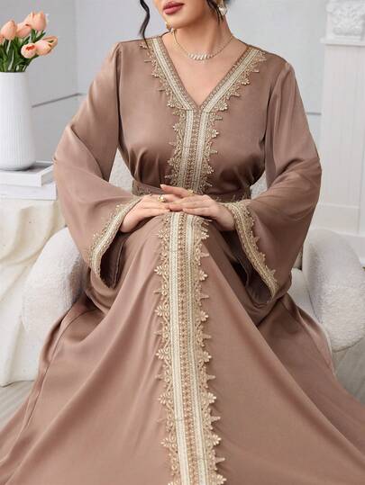 SHEIN Najma 优雅奢华花卉蕾丝装饰腰带，修身宽松连衣裙，高贵风格