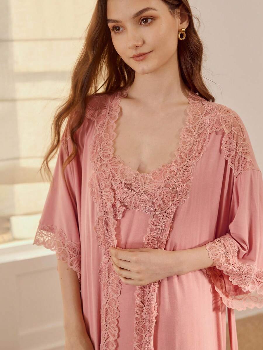 MOTF PREMIUM 对比色蕾丝腰带睡袍和吊带裙睡衣套装