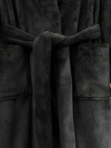 1件青少年男童毛绒连帽睡袍，深灰色，带2个大口袋，柔软法兰绒面料，质地光滑，冬季居家穿着舒适，适合家庭亲子装。 - 黑色 - 查看 7