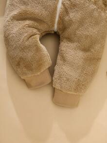 SHEIN 婴儿/男童可爱狮子3D图案长袖连体衣，返校套装 - 卡其色 - 查看 4