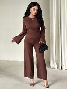 Chiquease Zweiteiliges Damen-Ensemble aus einfarbiger, brauner Bluse mit Bindegürtel, ausgestellten Ärmeln und gerader Hose (Modell "Meillard"). Geeignet für Frühling, Herbst und Winter, für den Alltag, Geschäftsverhandlungen, als Arbeitskleidung, Lehrerinnen-Outfit oder als Herbst-/Winteranzug.