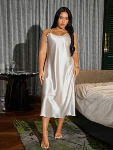 SilkySpell 大码性感露背交叉珍珠链V领睡裙