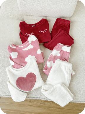 SHEIN Conjunto de 6 piezas de top de manga larga de cuello redondo casual minimalista y pantalones con puño de tobillo con decoración de letras para niña bebé, ropa de dormir y de estar cómoda para otoño/invierno