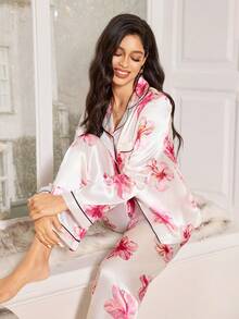 LuxeNights Conjunto de pijama de cárdigan con cuello de solapa y pantalones de seda sintética con estampado floral - Multicolor - Ver 1
