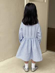 SHEIN 女童休闲学院风条纹领开衫长袖中长连衣裙，适合上学、日常休闲穿着，春夏秋冬皆宜。 - 藍色 - 查看 2