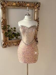 Lovelzi Đầm dự tiệc mini ôm sát, cổ chữ V, eo thon, cổ tim, chất liệu sequin thêu thủ công bóng bẩy, đính sequin trang trí - Bạc - Xem 8