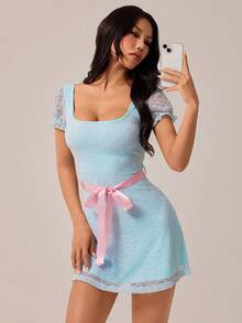SHEIN PETITE 女式方领短袖腰系带蕾丝优雅迷你连衣裙 - 淺藍色 - 查看 3