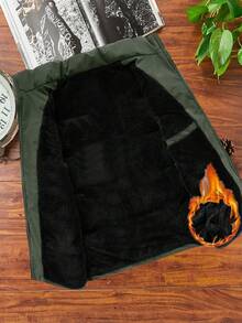 Manfinity Homme 宽松男士保暖内衬字母拼接细节羽绒背心外套，秋冬男士外套，冬季背心，男士外套，复古风格，适合日常休闲、周末旅行、户外活动、探险旅行、轻松的工作环境或半正式场合，也是送给男友/丈夫、周年纪念日或圣诞节的理想礼物。 - 軍綠色 - 查看 3