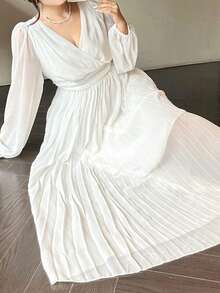 SHEIN CURVE+ 浪漫V领露背长袖飘逸长裙，优雅希腊风格白色女神礼服