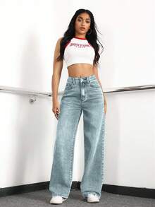 EURMUSE Women's Loose Fit Casual Denim Jeans With Side Pockets And Wide-Leg Design - Light Wash - View 3