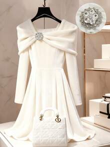 Franclia 秋冬长袖短款连衣裙，弹力丝绒面料，修身剪裁，钻石装饰纽扣 - 杏色 - 查看 1