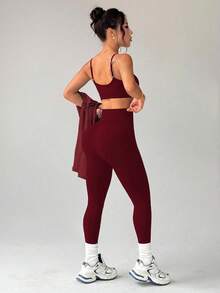 Dewbera 三件套纯色修身透气短款外套 - 无缝文胸和打底裤 - 酒紅色 - 查看 2